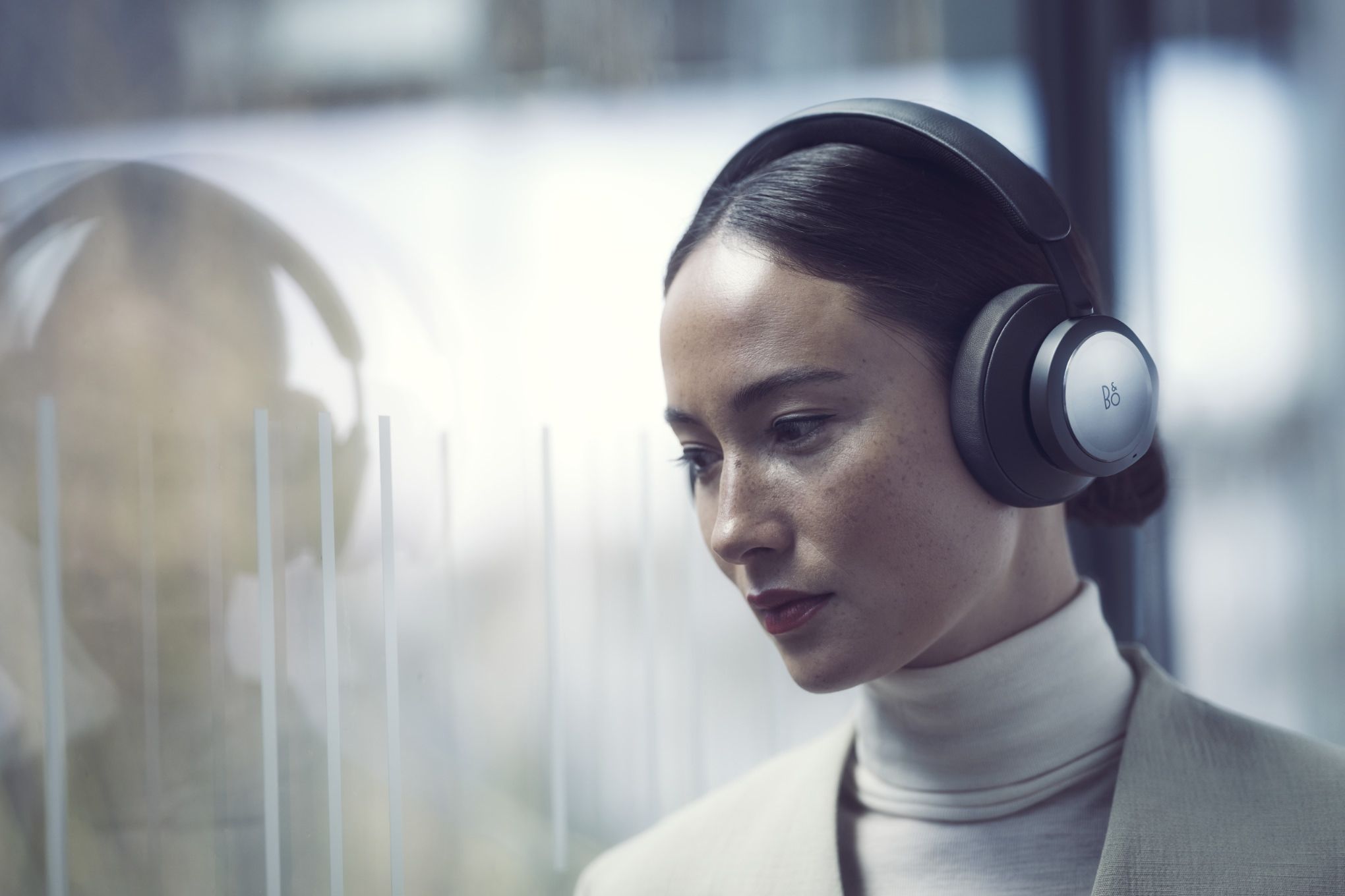 B&O Beoplay Portal Headphones / B&O Beoplay Portal on a woman's ear
